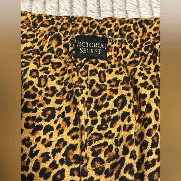 Victoria’s Secret leopard print sleep pants
Size Medium NWOT - Picture 2 of 5
